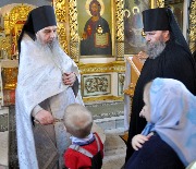 После богослужения все верющие подошли за благословением